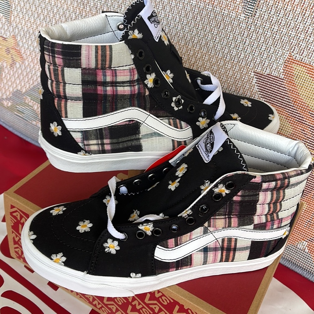 Vans Men’s Sk8-Hi Floral Plaid Patchwork
VN0A7Q5NUUW
sneakers - Picture 11 of 16